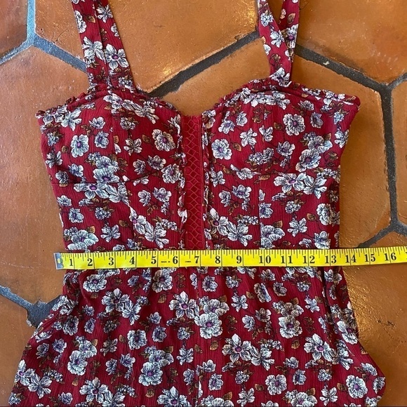 American Eagle Red Floral Wide Leg Jumpsuit Sweetheart Neck Padded Womens Size 4 - Picture 11 of 12
